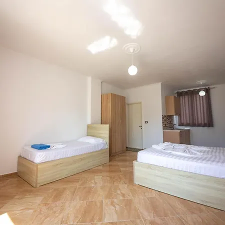 Gozhina Hotel Kryemedhej
