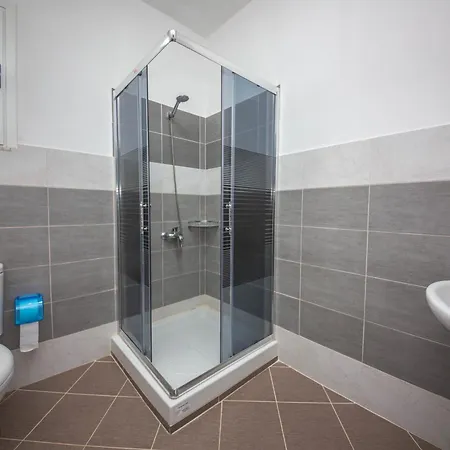 Hotel Gozhina 3*