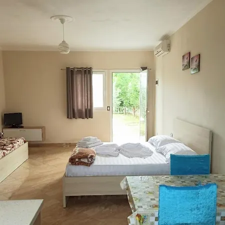 Gozhina Hotel Kryemedhej