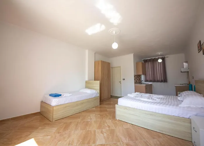 Gozhina Hotel Kryemëdhej