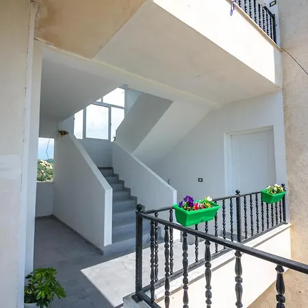 Gozhina Hotel 3*