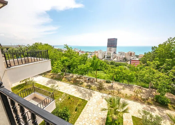 Gozhina Hotel Kryemëdhej